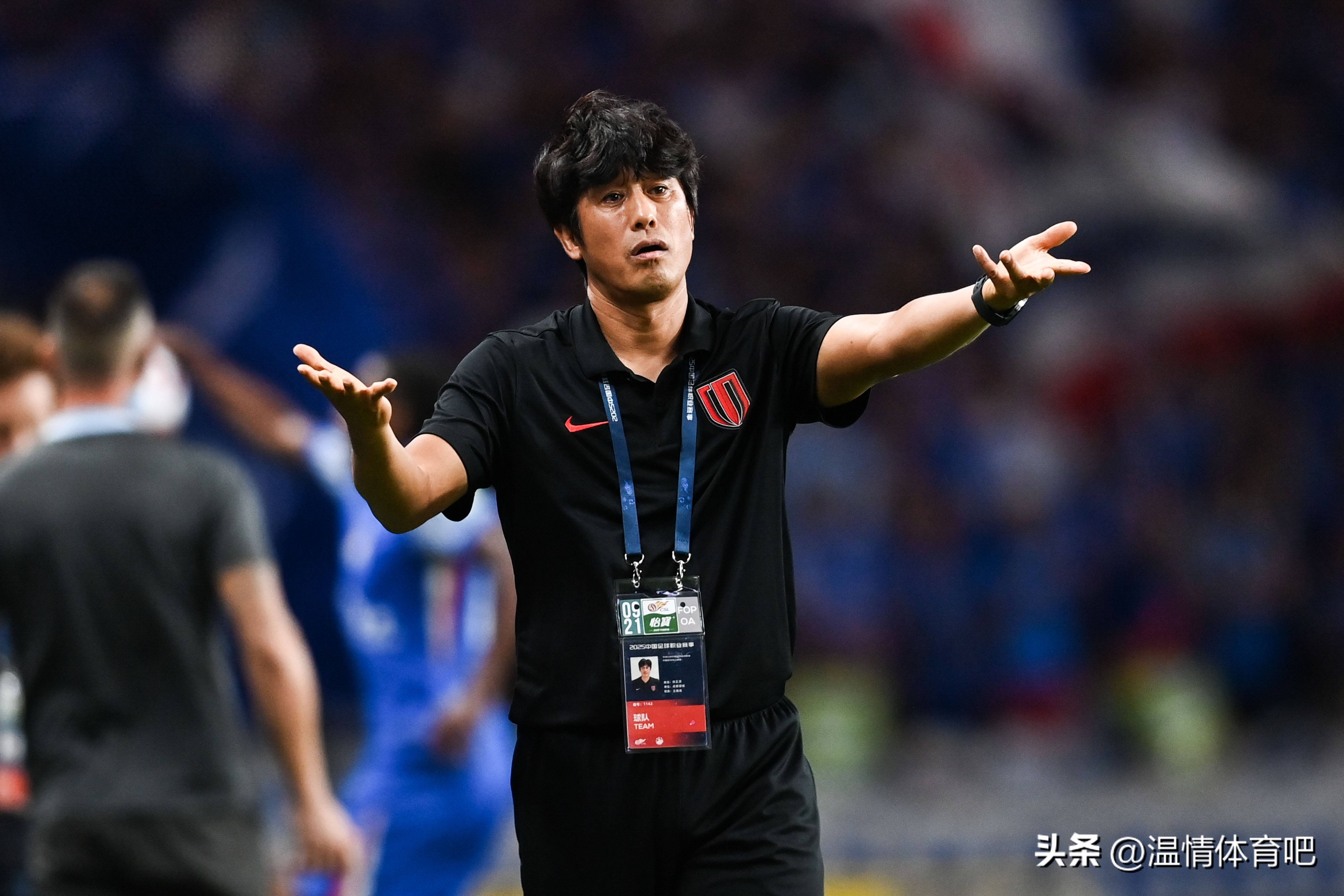 Ning在TL比赛中晋级转会期成都蓉城调整名单以备意大利杯，现场解说直呼：北京首钢强势反弹备战荷甲